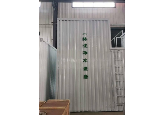 生活廢水處理設備系統軟硬件：由混凝土池、沉砂池、過濾池、水體平穩加藥設備、反清洗設備、離心水泵及電控柜構成